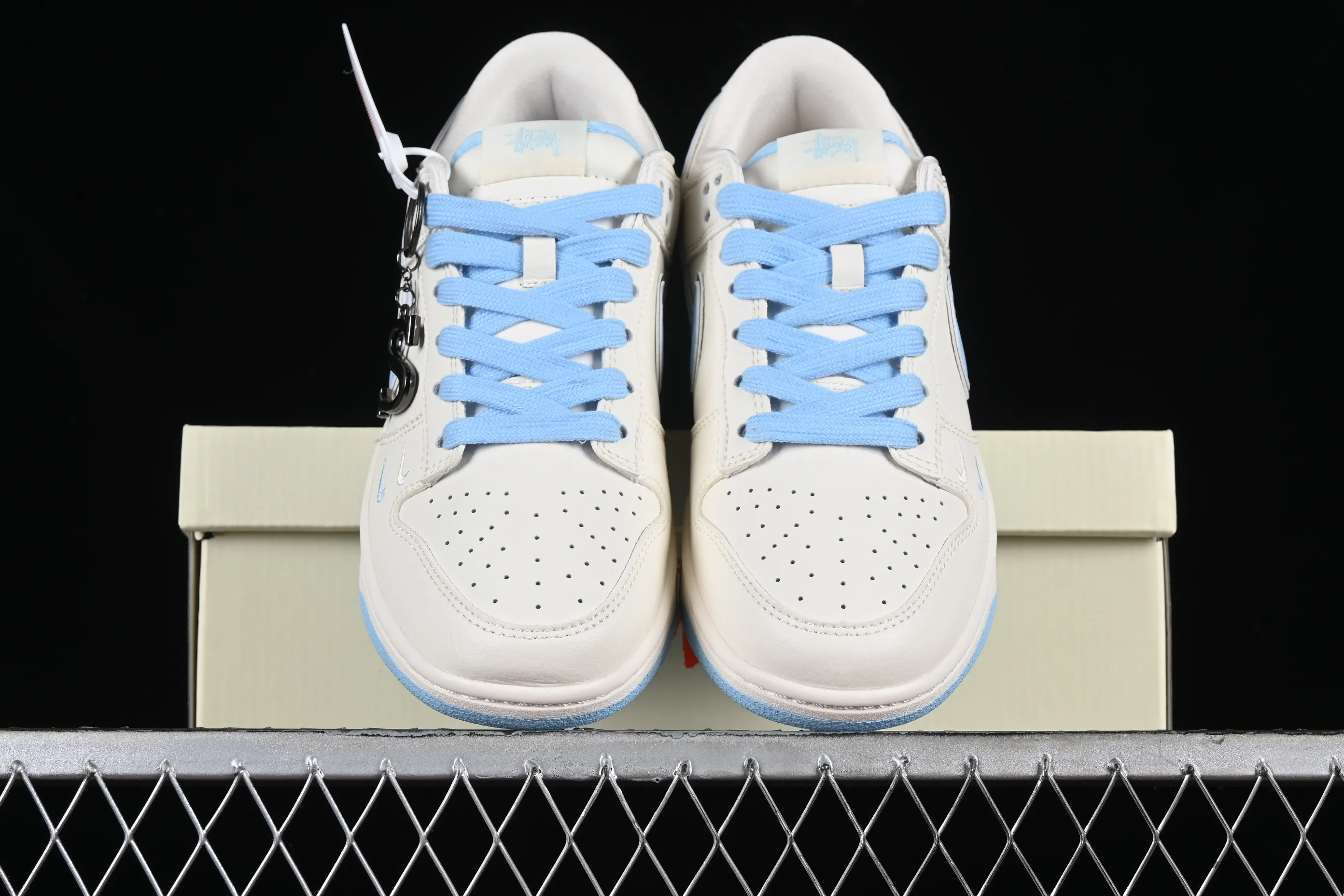 All Categories Nk SB Dunk Series Nk SB Dunk Low Low-top sneakers Stussy x Nk Dunk Low Stussy-Mi white blue hook SB low-top casual sneakers DQ1098-380